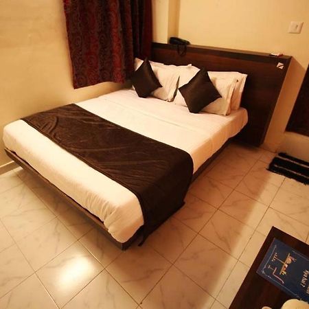 Hotel Raj Palace Ahmedabad Eksteriør bilde