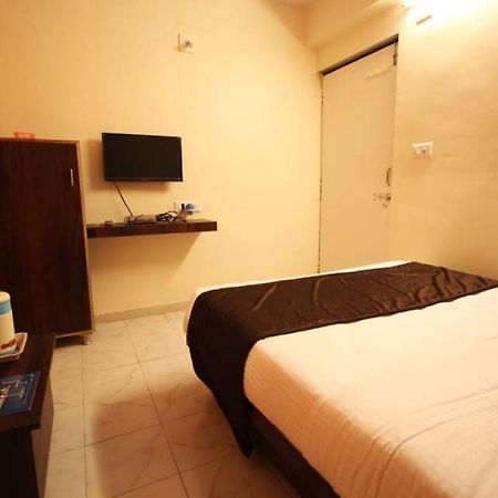 Hotel Raj Palace Ahmedabad Eksteriør bilde