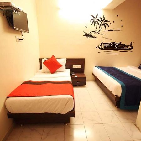 Hotel Raj Palace Ahmedabad Eksteriør bilde